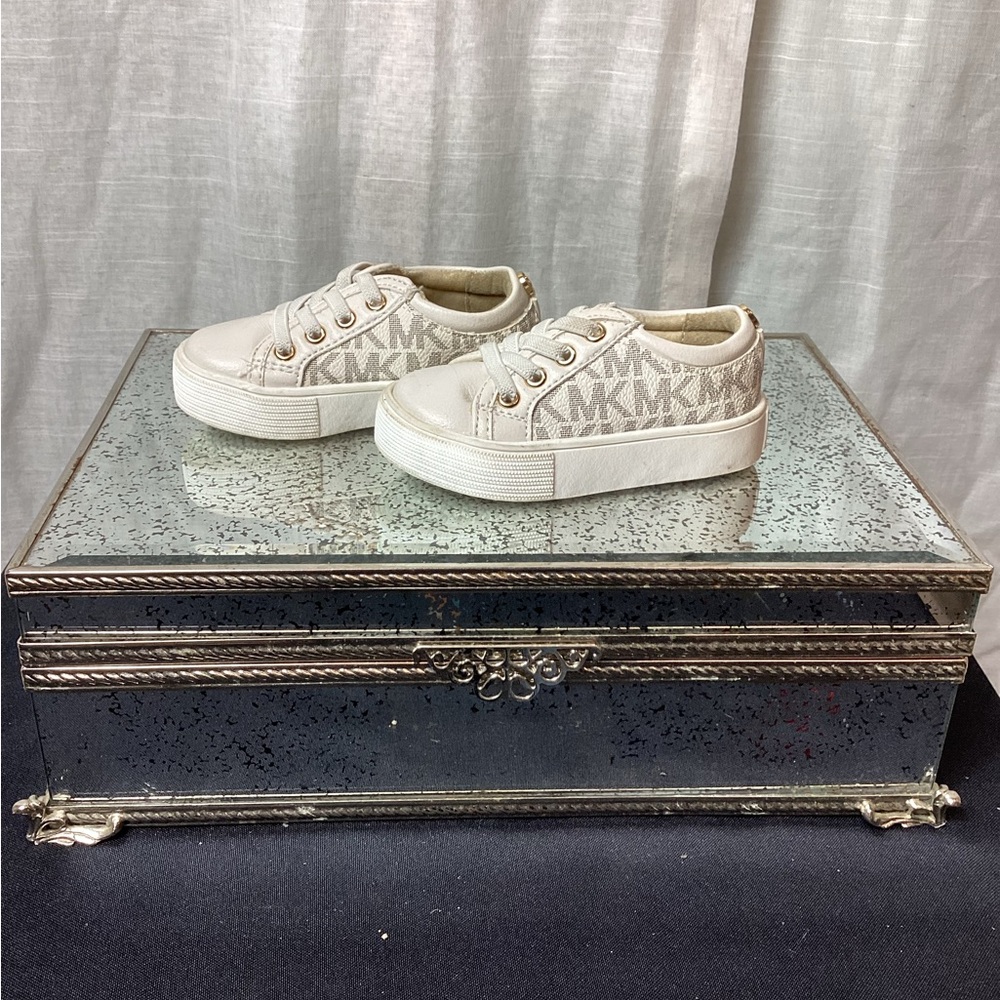Michael Kors White Toddler Sneakers; Size: 3